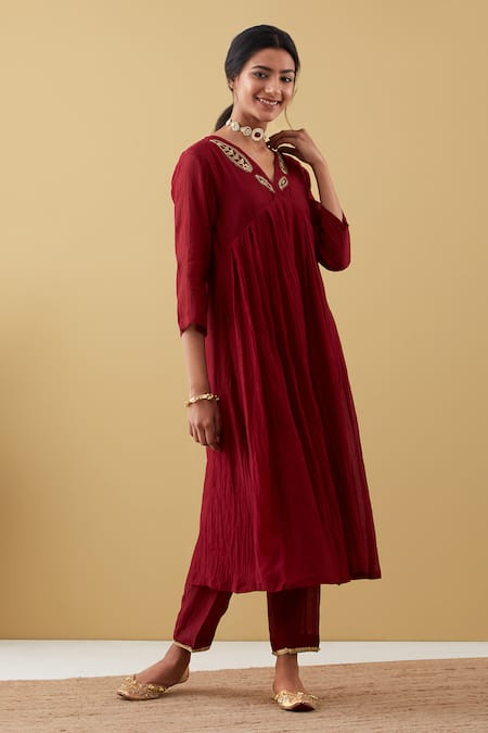 Shop Tashee Red Chanderi Sequins, Zari V-neck Neckline Embroidered Kurta And Pant Set at Aza Fashions Shop_Tashee_Red Chanderi Sequins, Zari V-neck Neckline Embroidered Kurta And Pant Set _at_Aza_Fashions