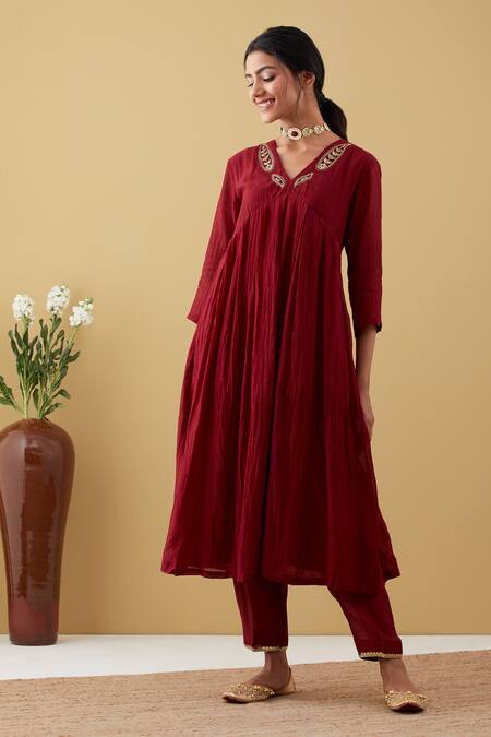 Tashee_Red Chanderi Sequins, Beads V-neck Neckline Embroidered Kurta Pant Set _Online_at_Aza_Fashions
