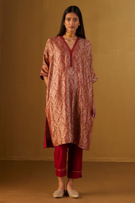 Shorshe Clothing Red Kurta Brocade And Handloom Tissue Floral V Shahi Mughal Kaftan & Pant Set 