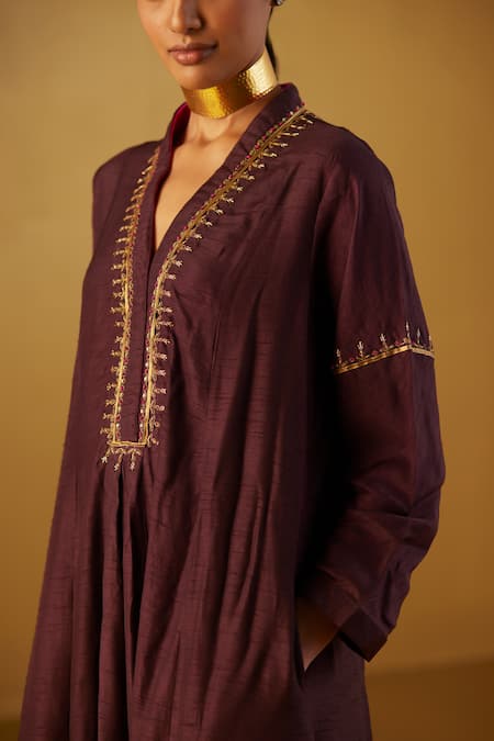 Shorshe Clothing_Wine Silk Embroidery V-neck Sashiko Raw Kurta _Online_at_Aza_Fashions