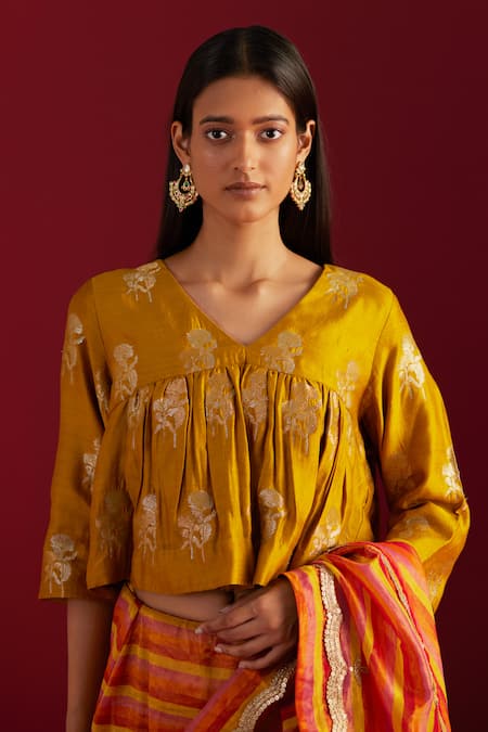 Shorshe Clothing Yellow Brocade Woven Floral Round Empireline Blouse 