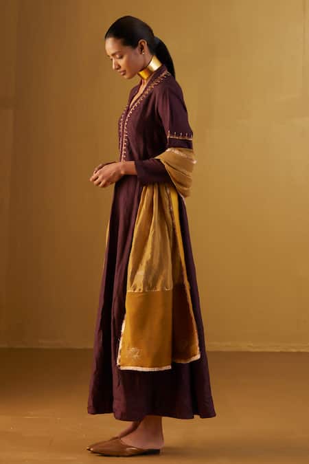 Shorshe Clothing_Wine Silk Embroidery V-neck Sashiko Raw Kurta _at_Aza_Fashions