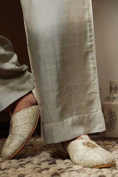 Shop Soniya G Ivory Cotton Embroidery Damask Bundi Set Online at Aza Fashions Shop_Soniya G_Ivory Cotton Embroidery Damask Bundi Set _Online_at_Aza_Fashions