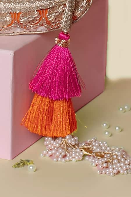 Amyra Off White Lace, Pearls, Embroidery Spiti Potli Bag Online at Aza Fashions Amyra_Off White Lace, Pearls, Embroidery Spiti Potli Bag _Online_at_Aza_Fashions