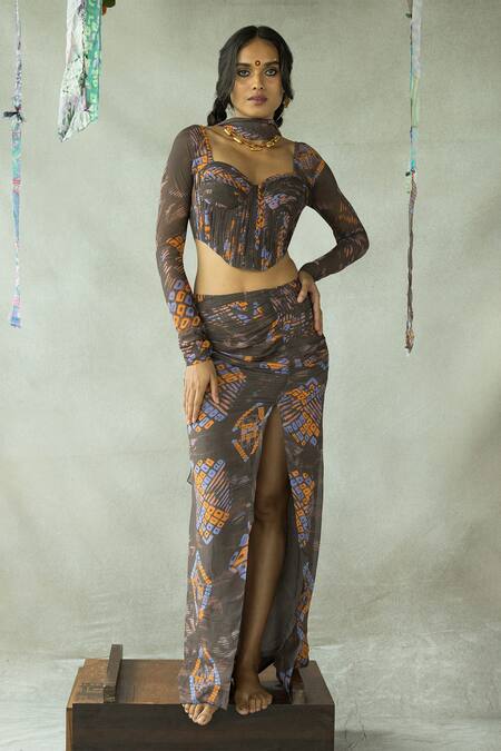 Shop_Doh Tak Keh_Brown Georgette Sweetheart Neck Jugni Abstract Print Thigh-high Slit Skirt Set_Online_at_Aza_Fashions
