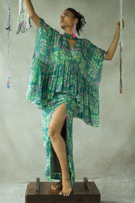 DOH TAK KEH Blue Bemberg Fine Silk Printed Abstract V Neck Munni Kaftan 