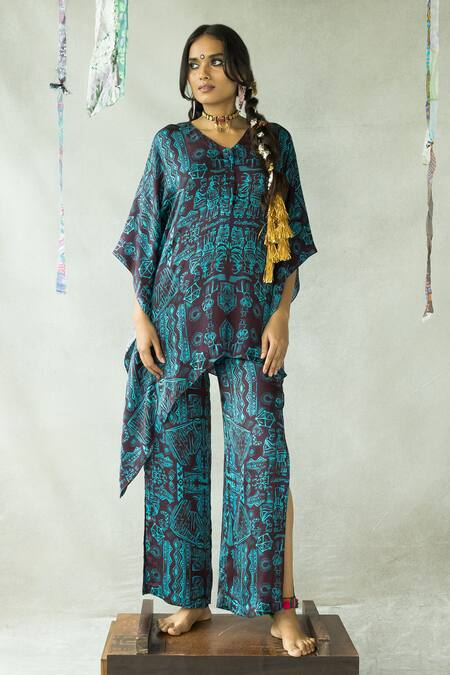 Buy Doh Tak Keh Brown Satin V-neck Bijlee Printed Asymmetric Kaftan Online at Aza Fashions Buy_Doh Tak Keh_Brown Satin V-neck Bijlee Printed Asymmetric Kaftan_Online_at_Aza_Fashions