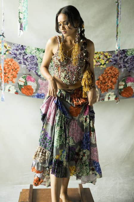 Buy_Doh Tak Keh_Grey Satin Beads Scoop Neck Gajre Re Hand Embroidered Corset Skirt Set