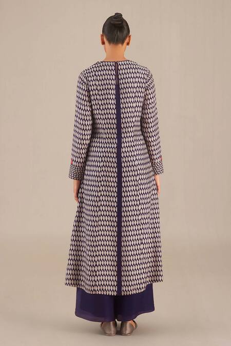 Shop Ampm Purple Silk Brooches Round Neck Huma Paisley Print Kurta Set at Aza Fashions Shop_Ampm_Purple Silk Brooches Round Neck Huma Paisley Print Kurta Set_at_Aza_Fashions