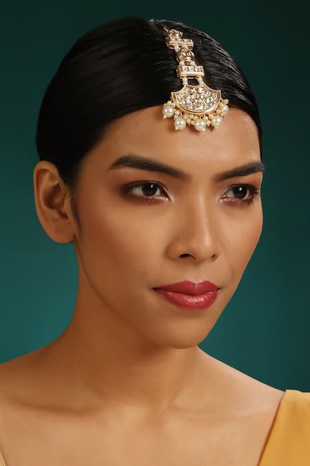 Minaki White Kundan And Pearl Embellished Maangtikka