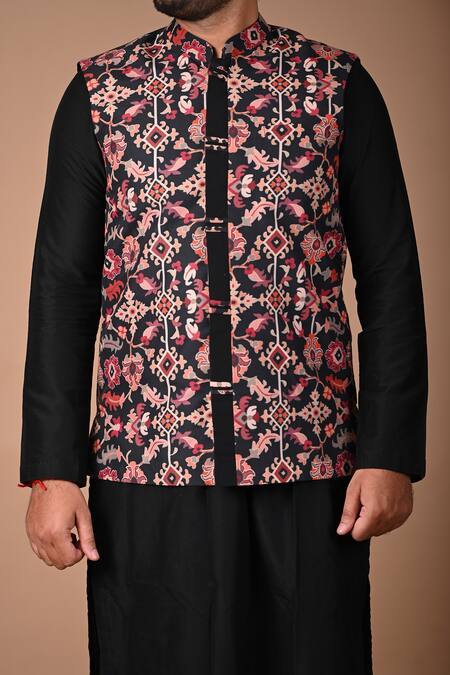 Priyanka Haralalka_Black Cotton, Silk Floral Ikat Bundi Kurta Set _at_Aza_Fashions