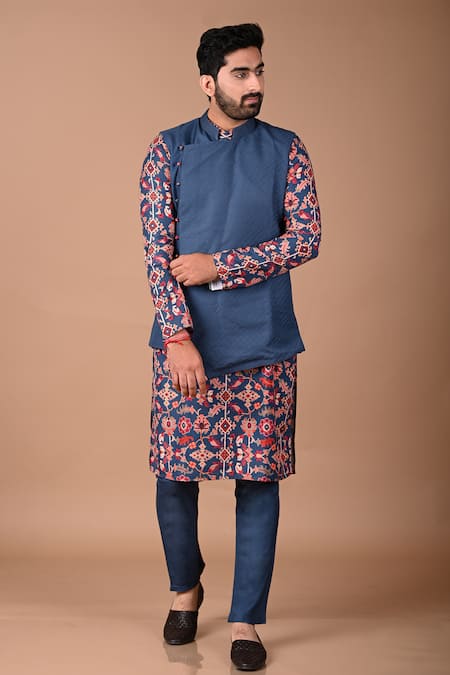 Priyanka Haralalka_Blue Maheshwari Embroidery Sapphire Ikat Print Kurta Bundi Set _Online_at_Aza_Fashions