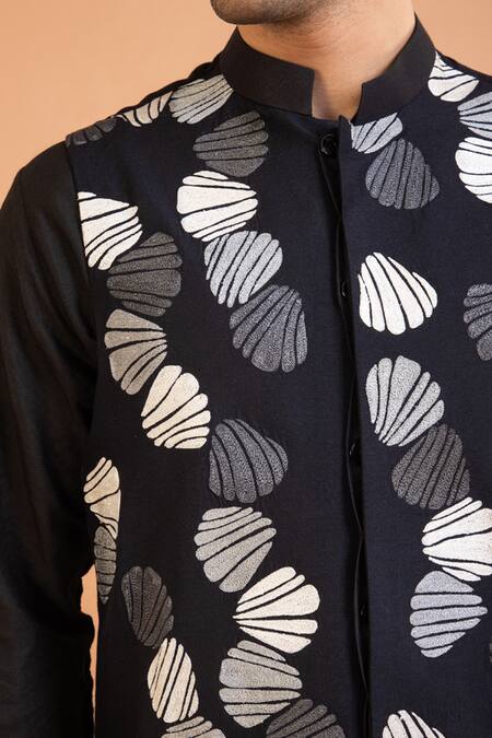 Buy_Priyanka Haralalka_Black Cotton, Silk Embroidery Thread Bundi Set _Online_at_Aza_Fashions