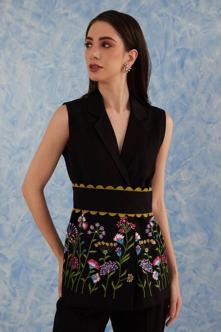 Shop Fuga Black Linen Embroidery Floral Blazer With Pant at Aza Fashions Shop_Fuga_Black Linen Embroidery Floral Blazer With Pant_at_Aza_Fashions