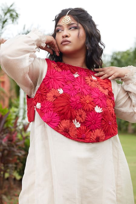 Buy_Chambray & Co._Silver Silk Embroidery, Applique Round Neck Ghazal Cropped Jacket Kurta Set _Online_at_Aza_Fashions