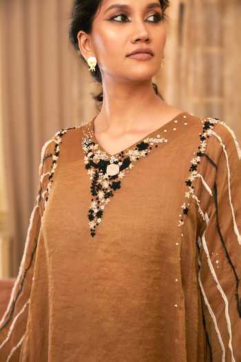 Chambray & Co._Gold Chanderi , Linen, Embroidery Nisa Thread Floral Kurta With Pant _at_Aza_Fashions