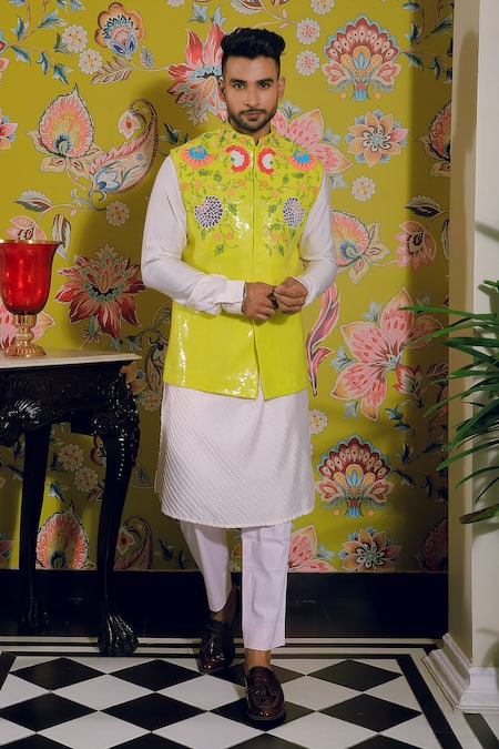 YAJY by Aditya Jain Embroidered Bundi & Kurta Set 