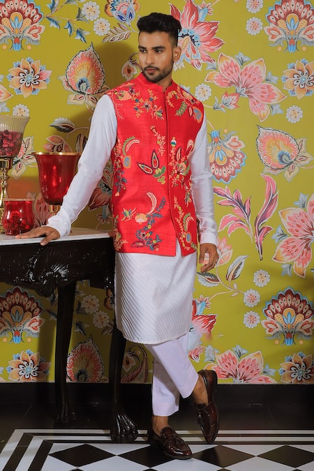 YAJY by Aditya Jain Embroidered Bundi & Kurta Set 