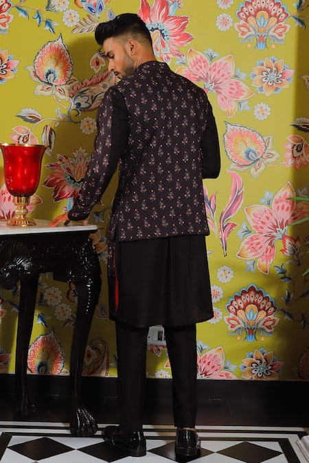 Shop Yajy By Aditya Jain Black Silk, Cotton Embroidery Quilted Bundi And Floral Print Kurta Set at Aza Fashions Shop_Yajy By Aditya Jain_Black Silk, Cotton Embroidery Quilted Bundi And Floral Print Kurta Set _at_Aza_Fashions