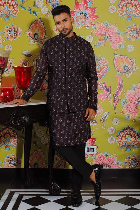 Yajy By Aditya Jain Black Silk, Cotton Embroidery Quilted Bundi And Floral Print Kurta Set at Aza Fashions Yajy By Aditya Jain_Black Silk, Cotton Embroidery Quilted Bundi And Floral Print Kurta Set _at_Aza_Fashions