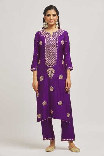 Surbhi Shah_Purple Silk, Organza Embroidery Split V-neck Danka Hand Kurta Pant Set _Online_at_Aza_Fashions