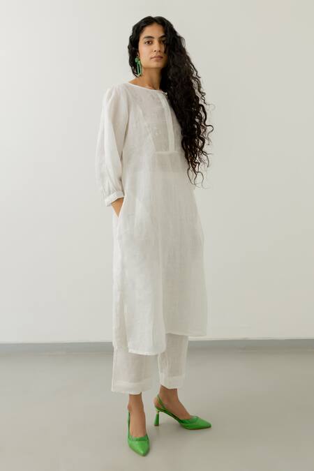 Silai Studio White Linen Embroidery Round Neck Floral Yoke Kurta With Pant Online at Aza Fashions Silai Studio_White Linen Embroidery Round Neck Floral Yoke Kurta With Pant _Online_at_Aza_Fashions