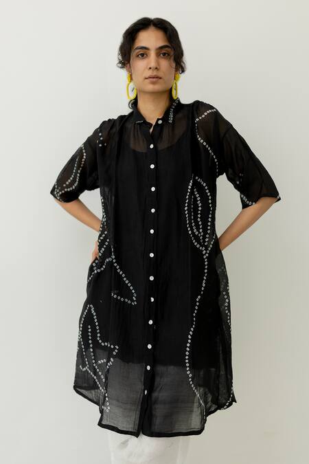 Shop Silai Studio Black Chanderi Collared Bandhej Leaf Tunic Pant Set Online at Aza Fashions Shop_Silai Studio_Black Chanderi Collared Bandhej Leaf Tunic Pant Set _Online_at_Aza_Fashions