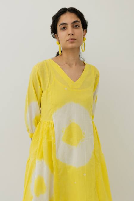 Buy Silai Studio Yellow Cotton V-neck Bandhani Pattern Dress With Inner Online at Aza Fashions Buy_Silai Studio_Yellow Cotton V-neck Bandhani Pattern Dress With Inner_Online_at_Aza_Fashions