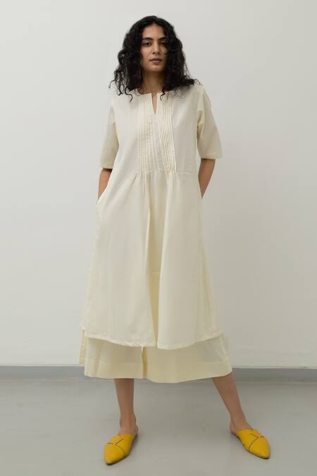 Shop_Silai Studio_Off White Poplin V-neck Pintucked Bodice Kurta With Pant_Online_at_Aza_Fashions