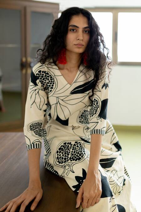 Buy_Silai Studio_Black Cotton V-neck Printed Kurta And Pant Set 