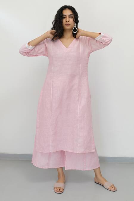 Silai Studio Pink Linen V-neck Straight Kurta at Aza Fashions Silai Studio_Pink Linen V-neck Straight Kurta _at_Aza_Fashions