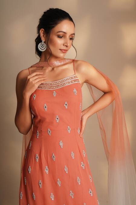 Chaashni By Maansi And Ketan_Peach Georgette Sequins, Cut Work Mirrorwork Embroidered Tunic Flared Pant Set _Online_at_Aza_Fashions