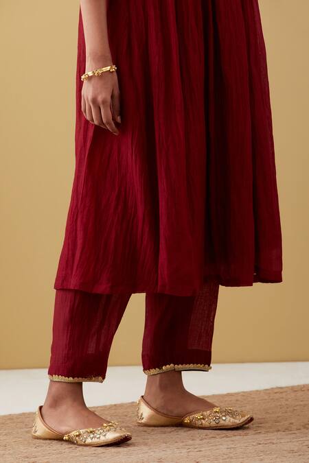 Tashee_Red Chanderi Zari, Sequins Split Paisley Sleeve Embroidered Kurta And Pant Set _Online_at_Aza_Fashions
