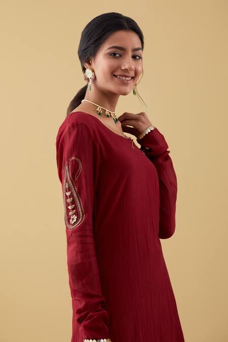 Tashee_Red Chanderi Zari, Sequins Split Paisley Sleeve Embroidered Kurta And Pant Set _at_Aza_Fashions