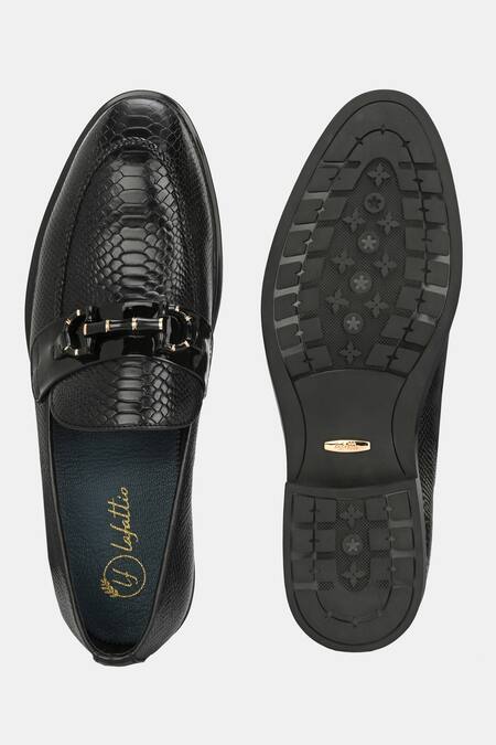 Shop_Lafattio_Black Textured Leather Loafers 