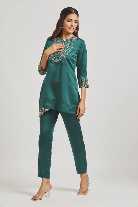 Buy_Sheela Suthar_Green Satin Embroidery Round Neck Floral Short Tunic And Pant Set _Online_at_Aza_Fashions