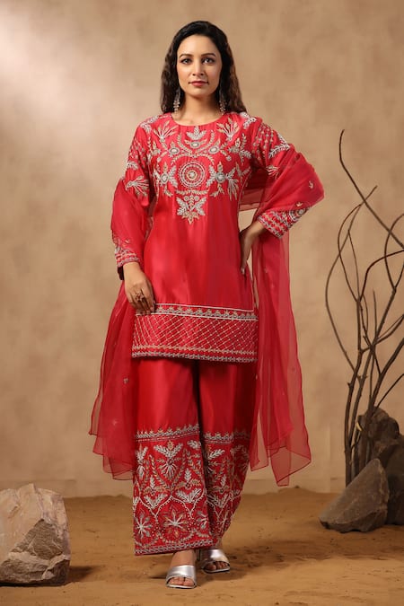 Palak Khandelwal Chanderi Floral Embroidered Kurta Set 