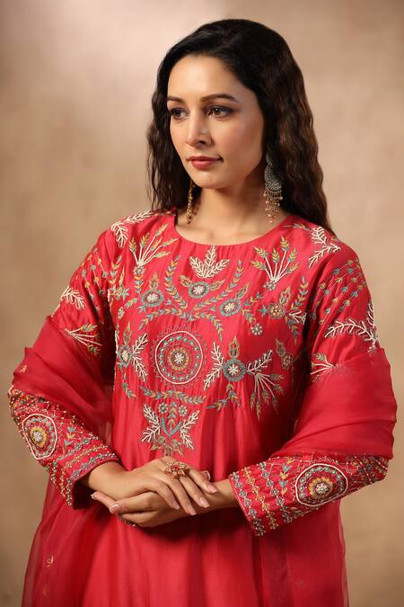 Shop_Palak Khandelwal_Red Chanderi, Organza Cut Work, Sequins, Pearls, Embroidery Floral Kurta Set _Online_at_Aza_Fashions