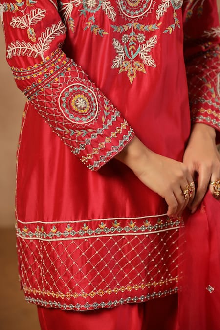 Palak Khandelwal_Red Chanderi, Organza Cut Work, Sequins, Pearls, Embroidery Floral Kurta Set _at_Aza_Fashions