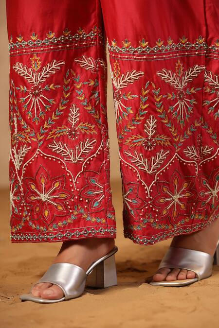 Buy_Palak Khandelwal_Red Chanderi, Organza Cut Work, Sequins, Pearls, Embroidery Floral Kurta Set 