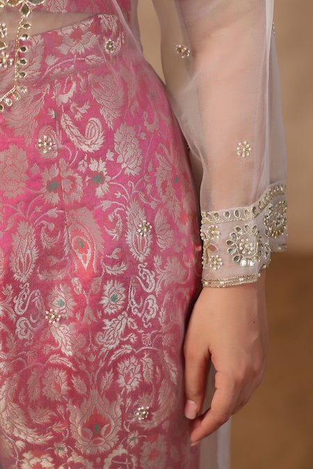 Buy_Palak Khandelwal_Pink Organza, Brocade Gota Patti, Pearls Round Embroidered Kurta With Pant Set 