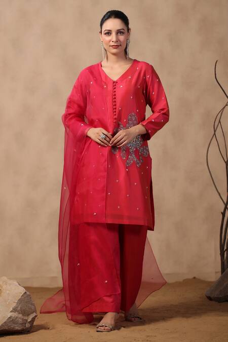 Palak Khandelwal Embroidered Chanderi Kurta Pant Set 