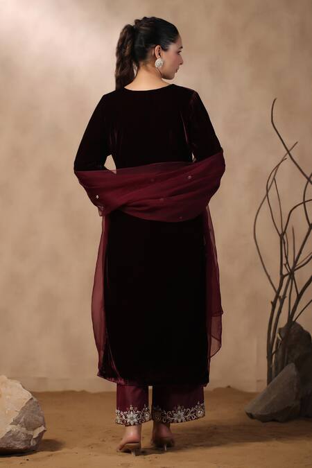 Palak Khandelwal Velvet Rose Embroidered Kurta Set 
