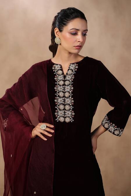Palak Khandelwal_Wine Velvet, Chanderi, Organza Sequins, Pearls, Cut Rose Embroidered Kurta Set _at_Aza_Fashions