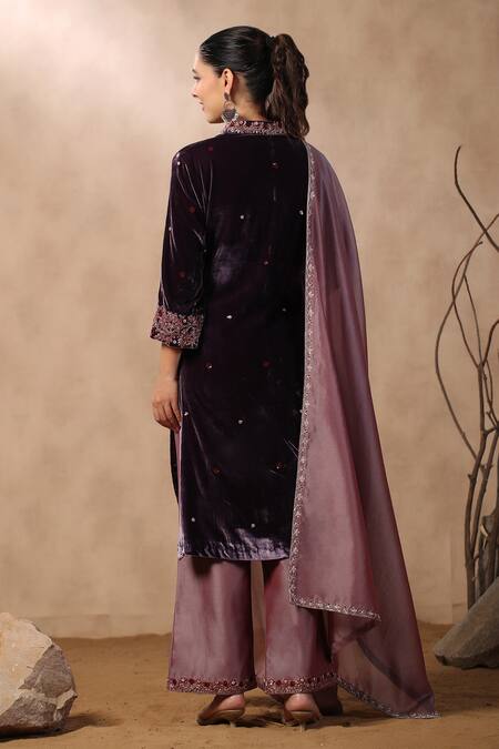 Palak Khandelwal Velvet Floral Embroidered Kurta Set 