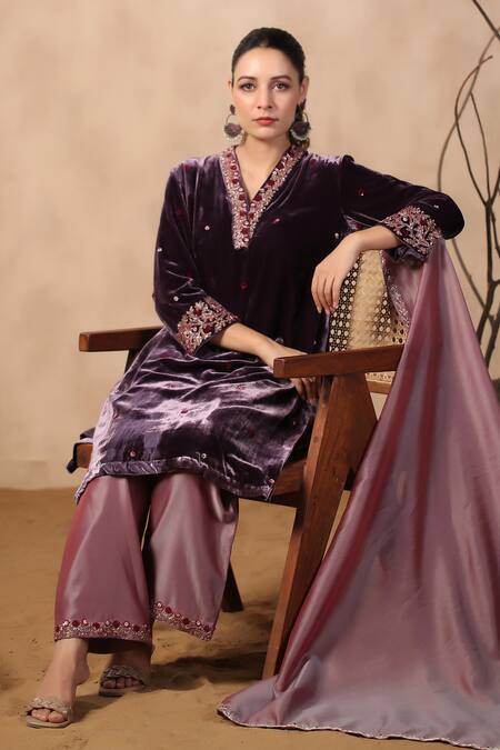 Palak Khandelwal_Purple Velvet, Chanderi, Organza Sequins, Pearls, Cut Work, Floral Kurta Set _Online_at_Aza_Fashions