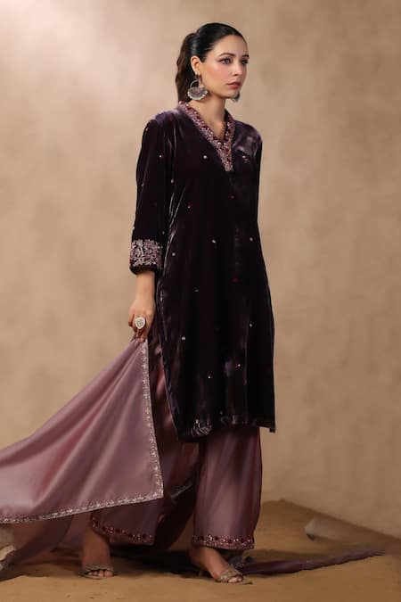 Palak Khandelwal_Purple Velvet, Chanderi, Organza Sequins, Pearls, Cut Work, Floral Kurta Set _at_Aza_Fashions