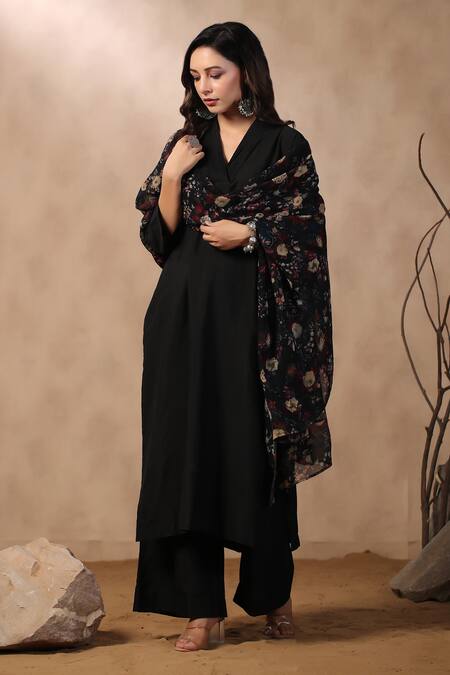Shop_Palak Khandelwal_Black Cotton, Silk, Chiffon V-neck Kurta Set With Printed Dupatta_Online_at_Aza_Fashions