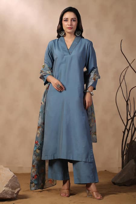 Palak Khandelwal Blue Cotton Silk Printed Floral V Neck Kurta Set With Dupatta 