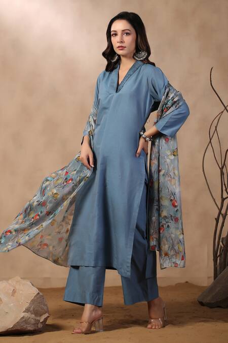Palak Khandelwal_Blue Cotton, Silk Embroidery V-neck Kurta Set With Floral Print Dupatta_Online_at_Aza_Fashions